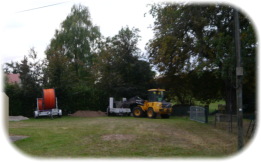 Auf dem Dorfanger wurde das Materiallager und teilweise der Maschinenpark eingerichtet.