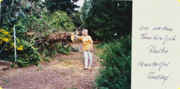 August 2002 auf dem Friedhof vor der Garbstelle