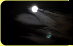 00:18 Uhr, durch die Wolken oder dem Objektivvorsatz entsteht diese interessante Spiegelung