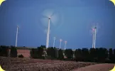 es ist gleich 22 Uhr, die Windräder schnurren vor sich hin, doch der Mond lässt auf sich warten