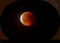 23:27 Uhr ... der Blutmond, wir haben ihn doch noch gesehen.