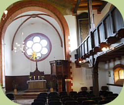 Altar und Kanzel in der Dreileber Kirche 2018