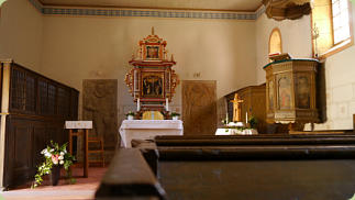 Altar und Kanzel in der Marienkapelle in Bergen 2018