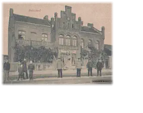 Das Empfangsgebäude des Bahnhof Ochtmersleben. Um 1900 (?)