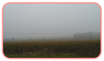 Beide Fotos sind ungefähr vom selben Ort aufgenommen. Ohne Nebel am 30.06 2017, im Nebel am 28.09.2017