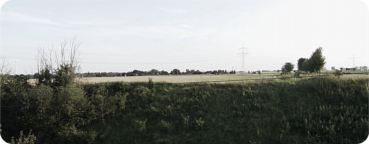 Hier gehts nicht weiter. Weit und Breit keine Brücke mehr. Nur der weiterführende Feldweg auf der Hemsdorfer Seite lässt sie an dieser Stelle vermuten.  Foto: 2017