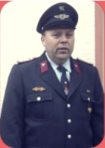 Ab 1990 bis 2010 hörten die Kammeraden auf sein Kommando. Er war der 10. Wehrleiter für die Hemsdorfer Wehr.