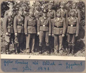 Bildunterschrift: Erster Sonntag als Soldat in Eggebveck (?) im Juli 1941