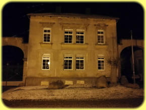 Die Straßenfront hat wieder Fenster. Foto vom  06.04.2021