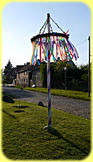 Bunte Bänder leuchten in der Sonne